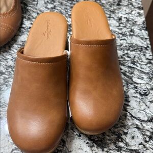 Universal Thread Tan Mules